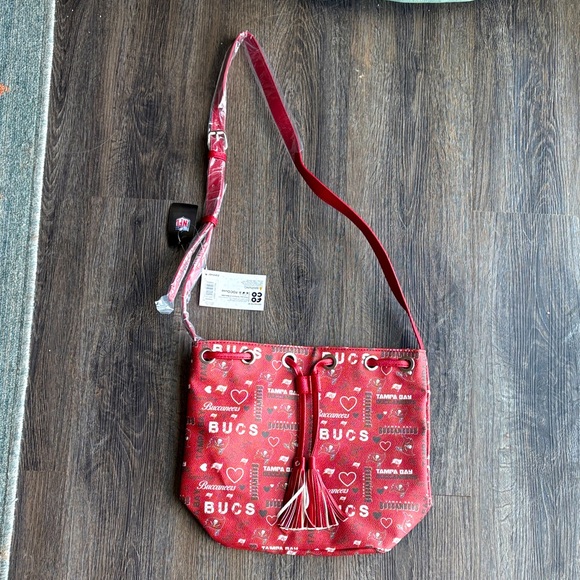 NWT NFL Tampa Bay Buccaneers Logo Purse - Picture 1 of 6